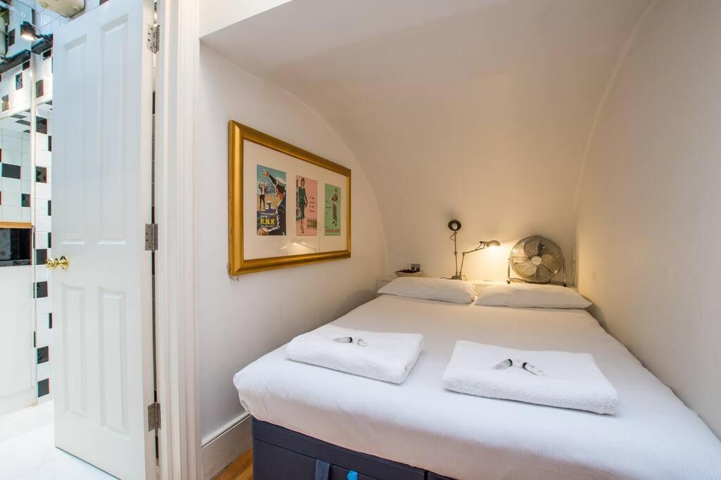Sherlocks London Ngoại thất bức ảnh