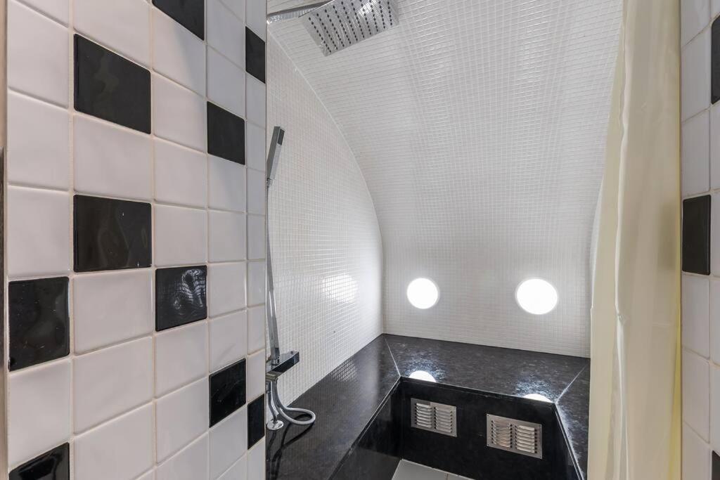 Sherlocks London Ngoại thất bức ảnh