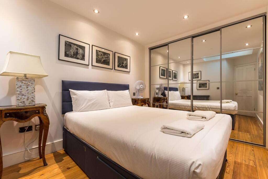 Sherlocks London Ngoại thất bức ảnh